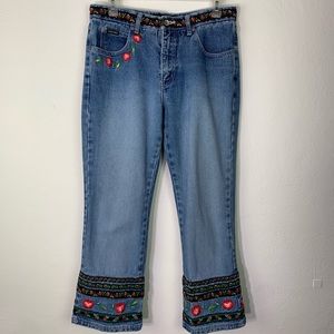 Caramba Juniors Embroidered and Lace Trim Capris